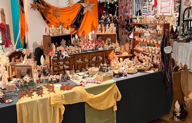 Ein Verkaufsstand mit handgefertigten Weihnachtsartikeln. | © Stadt Bad Mergentheim