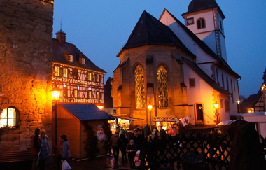 Weihnachtsmarkt Knittlingen Kirchplatz | © Stadt Knittlingen
