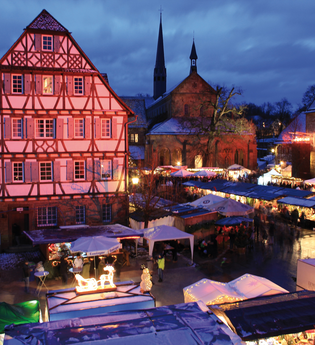 Blick auf die Weihnachtsmarktstände im Klosterhof | © Stadt Maulbronn