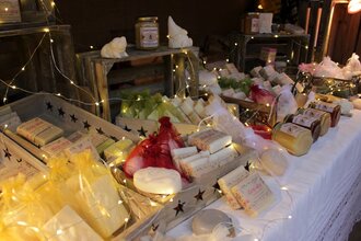 Stand am Weihnachtsmarkt Neckargemünd mit unterschiedlichen Seifen