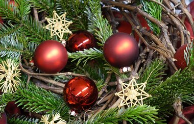 Weihnachtsmarkt um die Regiswindiskirche | © NZT