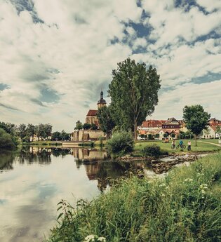 Aussicht vom Kiesplatz auf Lauffen | © Touristikgemeinschaft HeilbronnerLand e.V.