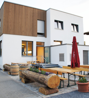 Weingasthaus Burgblick | Besenwirtschaft | Weinsberg | Burgruine Weibertreu | © Tourismus im Weinsberger Tal e.V.