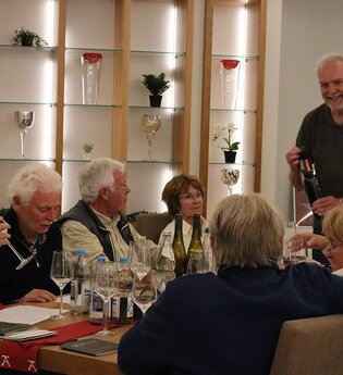 Weinprobe im Weingut Amalienhof: Kaminabendweine | © Weingut Amalienhof