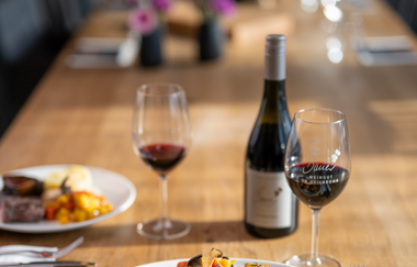 Weintafel mit Herr von Ribbeck | Weingut Bauer | © Weingut Alexander Bauer