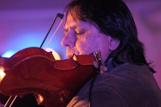 Zipflo Reinhardt in Concert: ein herausragender Jazzgeiger mit kongenialer Begleitung