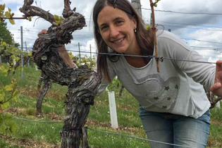 Tamara Kühner | Wildpflanzenpädagogin | im Weinberg | © Neckar-Zaber-Tourismus e.V.