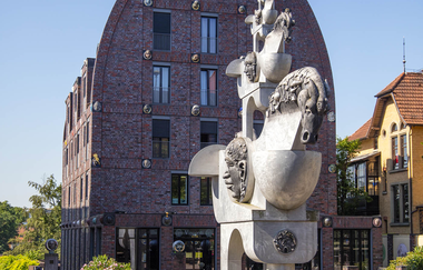 Alte Stadt und Moderne Kunst