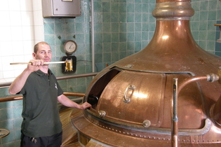 Braumeister beim Bier brauen I Bad Rappenau I Häffner Bräu | © Häffner Bräu