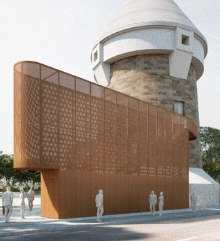 Das Bild zeigt einen Turm mit Naturstein verkleideten Außenwänden und hellgrauer Spitze und Unterteil. Neben dem Turm steht eine schmale, braune Stahlkonstruktion. Auf der Straße davor und dem Platz dahinter sind weiße, menschenähnliche Figuren  und Bäume