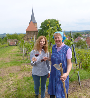Die Wengerterfrauen Berta und Bianca treffen sich