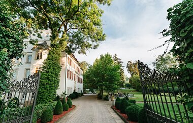 Hotel Schloss Lehen - Bad Friedrichshall - Hofauffahrt | © Hotel Schloss Lehen
