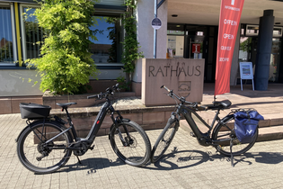 Zwei Fahrräder vor der Tourist-Information | © Stadt Eberbach