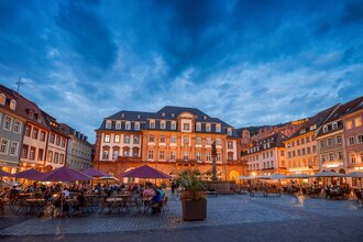 Rathaus auf dem Marktplatz in der Abenddämmerung | © Heidelberg Marketing GmbH