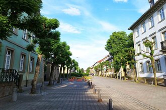 Karlsvorstadt mit blauem Himmel | © Stadt Öhringen