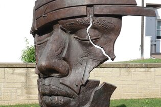 Skulptur "African King" von Gunther Stilling in Güglingen | © Neckar-Zaber-Tourismus e.V.
