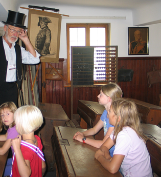 Führung im Schul- und Spielzeugmuseum Obersulm | © Gemeinde Obersulm
