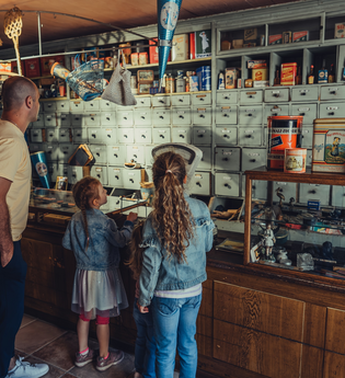 Führung durchs Schul- und Spielzeugmuseum | © Tourismus im Weinsberger Tal | Chris Frumolt 2024