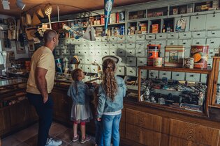 Führung durchs Schul- und Spielzeugmuseum | © Tourismus im Weinsberger Tal | Chris Frumolt 2024