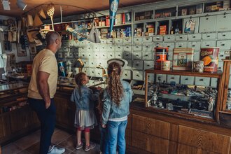 Führung durchs Schul- und Spielzeugmuseum | © Tourismus im Weinsberger Tal | Chris Frumolt 2024