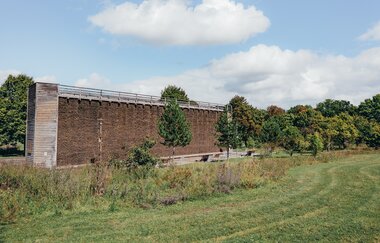 Gradierwerk im Sommer I Bad Rappenau | © Stadt Bad Rappenau I Chris Frumolt