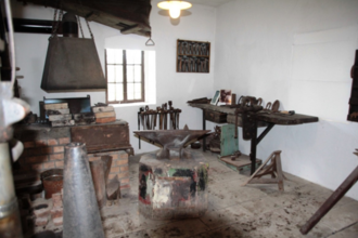 Hier geht es zur Sache – Handwerksmuseen in Gochsheim,  Schmiede- und Ziegeleiführung | © Stadt Kraichtal