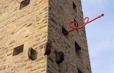 Pfeifferturm Ausschnitt, roter Pfeil, Stadt Eppingen | © Stadt Eppingen