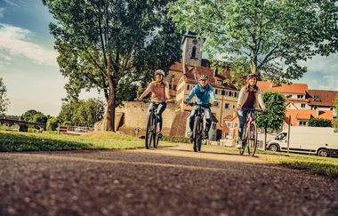 Radlergruppe im Lamparter Lauffen | © Touristikgemeinschaft HeilbronnerLand e.V.