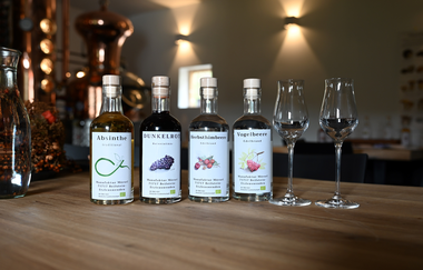 vier verschiedene Sorten von gebranntem Alkohol | © Kleinbrennermagazin