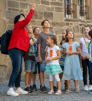 Kinder bei einer Spielstadtführung | © Stadt Öhringen