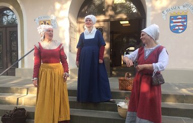 Wimpfener Weyber vor Rathaus | © Stadt Bad Wimpfen