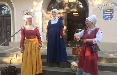 Wimpfener Weyber vor Rathaus | © Stadt Bad Wimpfen