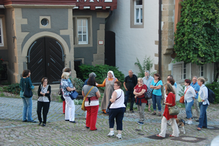 Antonia bei der Führung in der Langgasse | © Stadt Bad Wimpfen