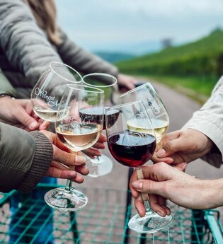 Wein-Bollerwagen Tour | © Weingut Mai