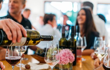 Wein im Family Style- Weinprobe-Rolf Willy | © Privatkellerei Rolf Willy