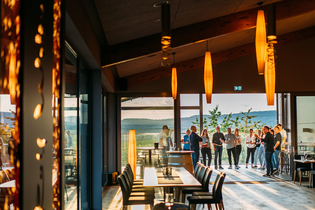 Wein im Family Style- Weinprobe-Rolf Willy | © Privatkellerei Rolf Willy