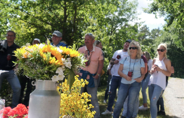 Weingenießer bei einer Weinführung probieren Weine im Freien | © Touristikgemeinschaft Hohenlohe e. V.
