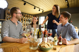 Vinothek "Weingalerie" im Weingut Schönbrunn | Erlenbach | HeilbronnerLand | © Touristikgemeinschaft HeilbronnerLand