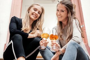 Weinprobe in der Heidelberger Altstadt | © Heidelberg Marketing GmbH, Foto Tobias Schwerdt