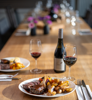 Weintafel Weingut Bauer | Kulinarische Weinprobe | © Weingut Alexander Bauer