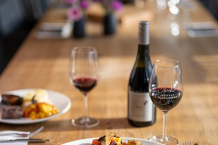 Weintafel Weingut Bauer | Kulinarische Weinprobe | © Weingut Alexander Bauer