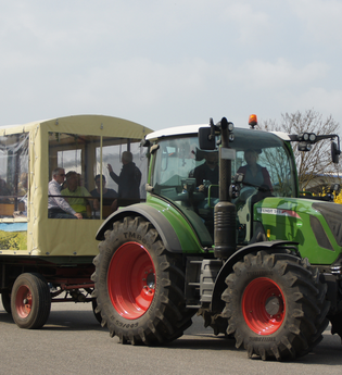 Wengert-Schleicher | Planwagen- und Weinbergrundfahrten | Schwaigern | © Heuchelberg Weingärtner eG
