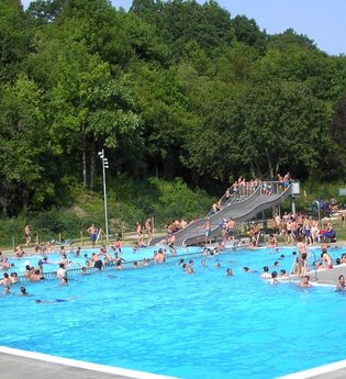 Spiel und Spaß für Jung und Alt im Adelsheimer Freibad | © Stadt Adelsheim