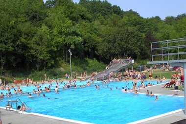 Spiel und Spaß für Jung und Alt im Adelsheimer Freibad | © Stadt Adelsheim