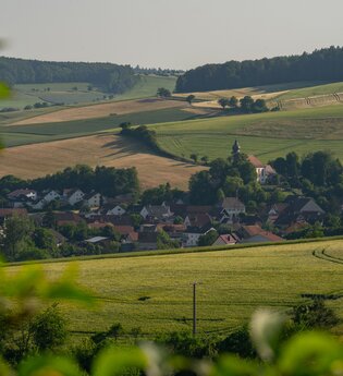 Ein Blick auf Althausen aus der Ferne. | © Stadt Bad Mergentheim