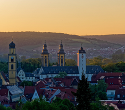 Die Türme der Schlosskirche, des Schlosses und des Münsters nach Sonnenaufgang | © Holger Schmitt