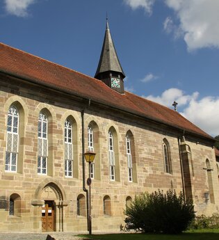 Hier ist der Kloster in Gnadental von Außen zu sehen. | © Von Matthias Süßen - Eigenes Werk, CC BY 3.0, https://commons.wikimedia.org/w/index.php?curid=11546913