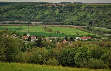 Obrigheim von Schloss Neuburg aus / Odenwald | © Gemeinde Obrigheim