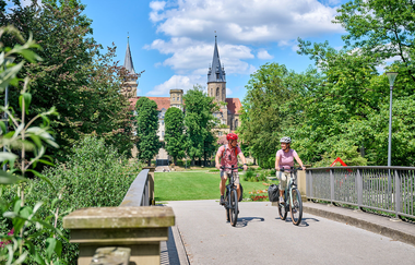 Radfahrer im Hofgarten Öhringen | © Touristikgemeinschaft Hohenlohe e. V. | Florian Trykowski