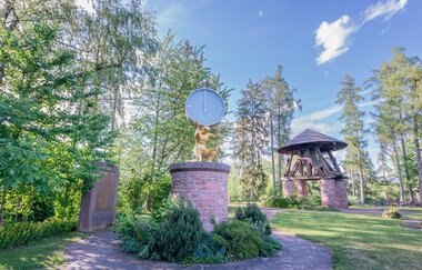 Mörserglocke Schwarzach mit Bäumen | © Stadt Sinsheim